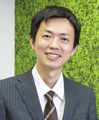 講師写真_トリミング済み.jpg