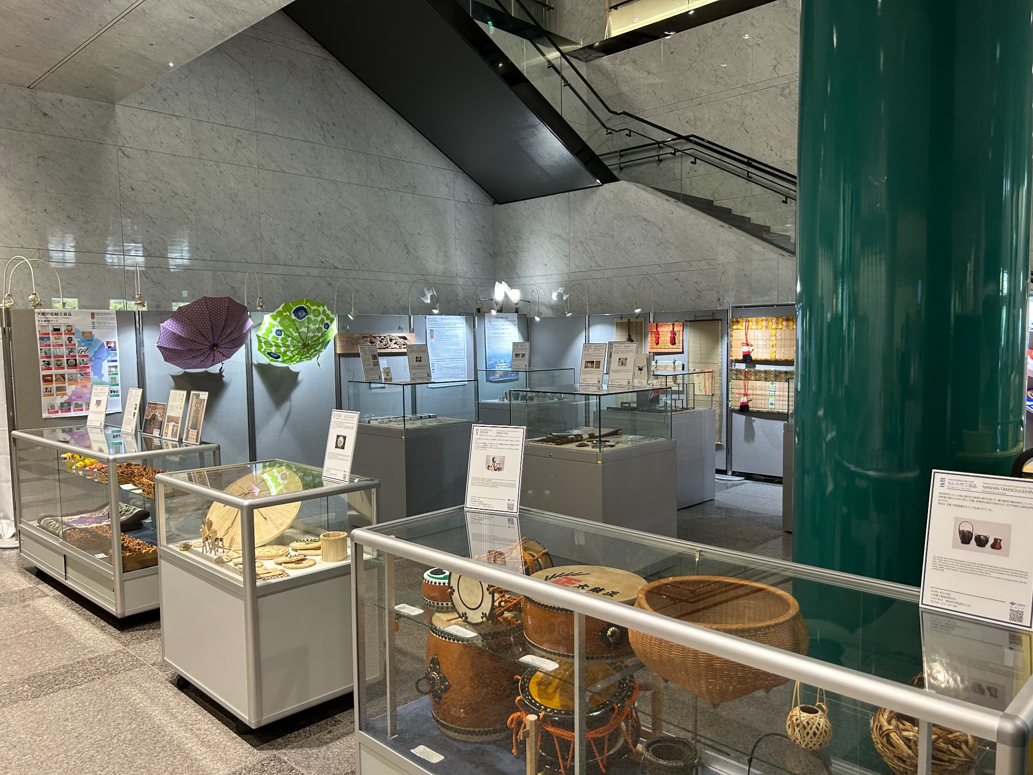 府立中央図書館